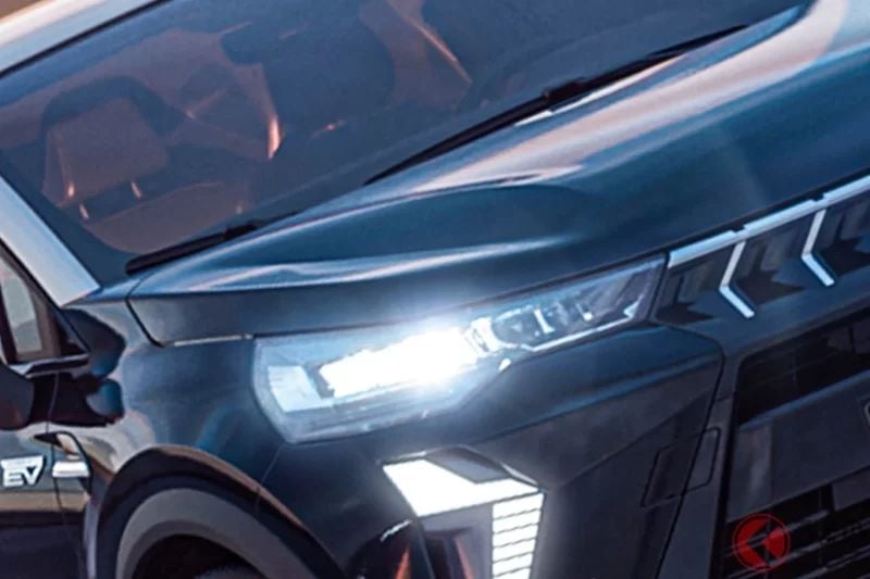 三菱推出全新「小型SUV」！車身尺寸與「Yaris Cross」相近，全長約4.2米的小巧身形，搭載1.8升引擎！霸氣黑色設計的「ASX Black」已在德國販售