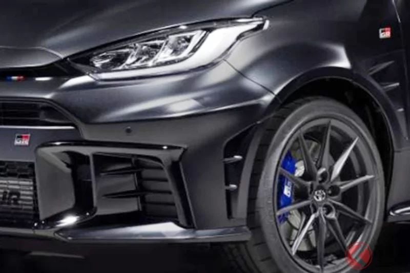 Toyota「超厲害的“Sports Car”」即將上市！搭載前衛的「全黑外裝」與專屬「High Performance Mode」的「GR Yaris」！為「World Champion」致敬的「Sebastien Ogier 9x World Champion ED」在經銷商間也引發話題