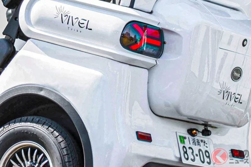 新車69萬日圓！「三人乘坐」的Trike超吸睛！不需車檢＆用汽車駕照就能駕駛！比輕型車還小的車身「Viver Trike」推出附雪地胎新款