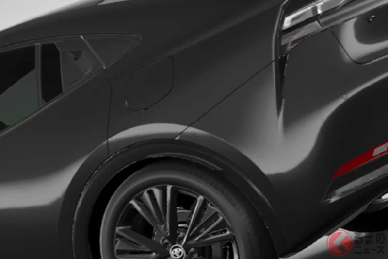 Toyota新穎「Prius」引發關注！採用黑色「Toyota Logo」與全黑輪圈的黑化特仕版本相當帥氣！專屬內裝設計也很有魅力！擁有「每公升26公里」低油耗表現的「Night Shade」究竟是什麼樣的車型？