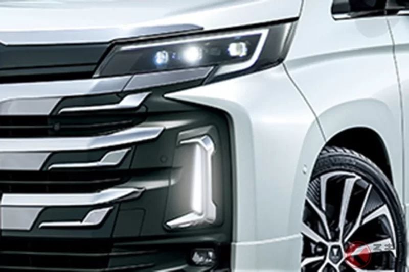 Toyota新款「Toyota Noah」登場！主打「升級質感」風格引發關注！搭載「L字型燈光」＆「三段式鍍鉻」打造華麗又銳利的外觀！Modellista「空力套件組」到底是什麼？