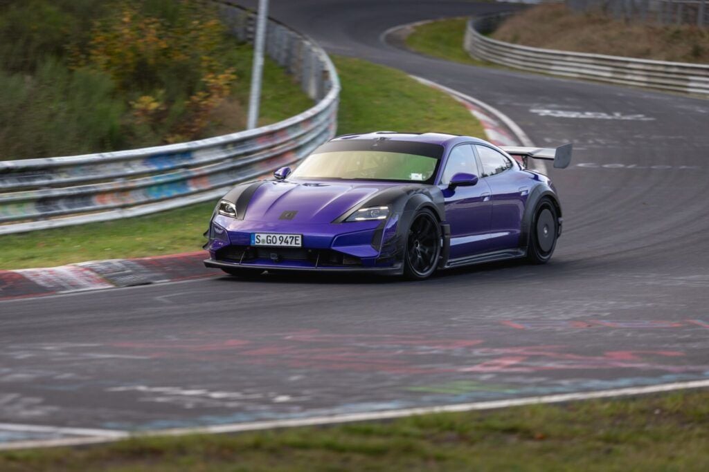 量產純電車款Taycan Turbo GT 搭載 Manthey 套件之 以 6 分 55 秒 533 締造紐柏林北環賽道全新紀錄