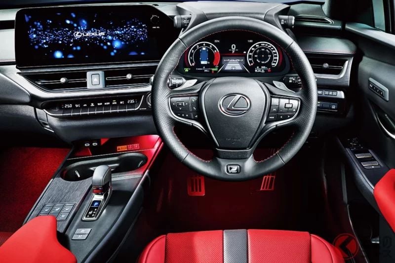 1公升能跑「超過26km」！Lexus「小型豪華車」引發關注！ 擁有「Corolla Cross級」4.5米車身尺寸＋「500萬日圓內」價格超有吸引力！ 最新SUV「UX300h」究竟是什麼樣的車？