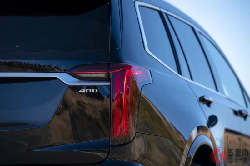 超過300匹馬力V6引擎！氣勢十足外觀的「三排座SUV」到底是什麼車？採用豪華內裝、乘坐寬敞的Cadillac「XT6」是什麼樣的車型？