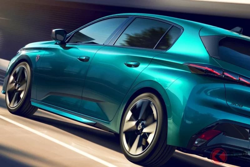1公升可跑「20km以上」的全新hatchback登場！時隔5年大幅改款，全長4.4m、Corolla級距車型有什麼改變？搭載1200cc turbo的Peugeot「308」亮相