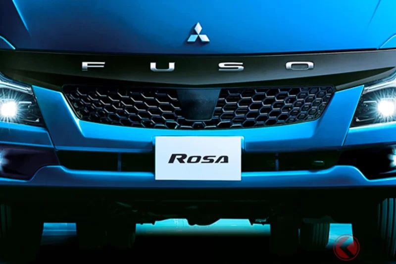 可乘坐「29人」！三菱扶桑（Mitsubishi Fuso）全新「小型巴士」發表！數位化讓「倒車攝影機」畫質大幅進化！以「安全與低油耗」為核心、支援基礎交通需求的「新型 Rosa」正式開賣！