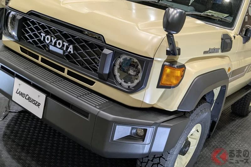 Toyota「新 Land Cruiser 70“復古規格”」首次公開！強悍“米色”外觀搭配「黑色內裝」超帥！有望量產的客製化概念車「Urban Heritage Style」於戶外活動中亮相