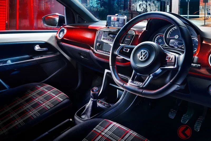比輕型車「稍微再大一點」的「6速 MT」compact car 超有魅力！車長3.6m車身搭載116匹馬力的1000cc turbo！只要200萬日圓就能享受的 VW「up! GTI」是什麼樣的車型？
