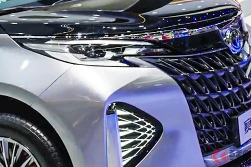 “超過240匹馬力”的 Toyota「全新 minivan」！採用巨大水箱護罩的「Estima 後繼車型」超寬敞內裝規格！還有星空車頂也很棒的「Sienna high roof edition」中國版本是什麼？