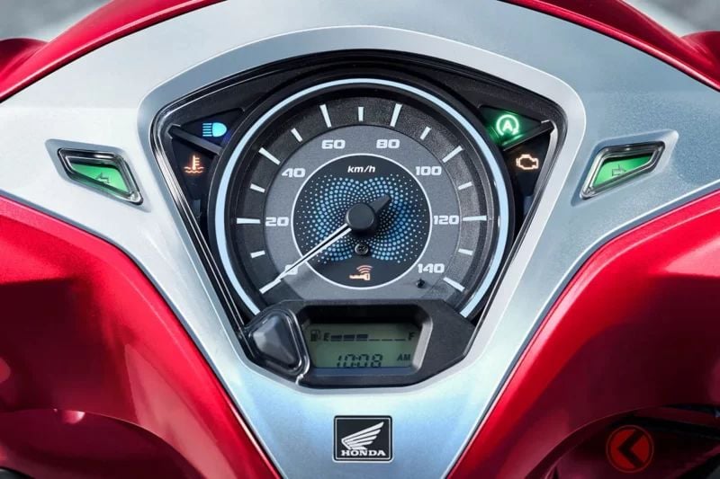 新車35萬日圓就能入手、每公升可跑49公里！Honda全新125cc Scooter引發熱烈迴響！「置物空間大到誇張」「加速順暢超讚！」等好評不斷！ 標配手機充電與Keyless的全能車款「Lead 125」超厲