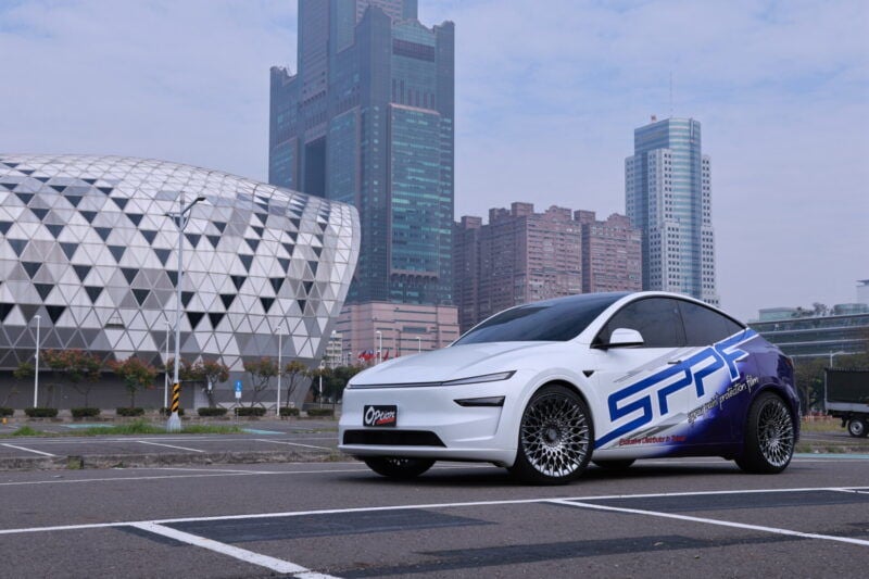 【改裝實戰】SPPF可撕噴膜漸層塗裝，Model Y電車也能超帥氣(上)