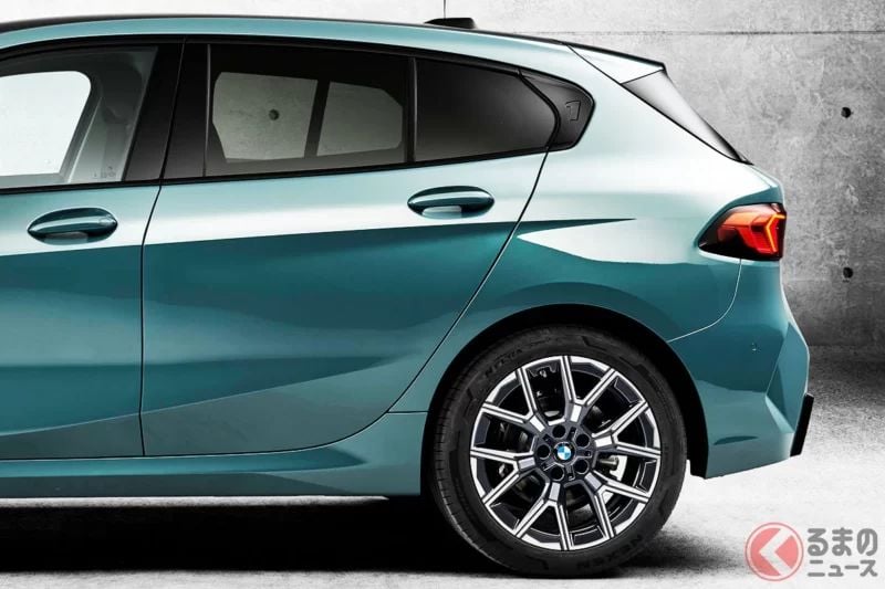 最新「以駕駛樂趣為重點的Compact Car」備受關注！擁有約4.3m車長、接近Corolla Sport尺碼，甚至還提供超過300匹馬力的2.0升Turbo 4WD版本！充滿厚實質感的BMW「1 Series」究竟有什麼魅力？