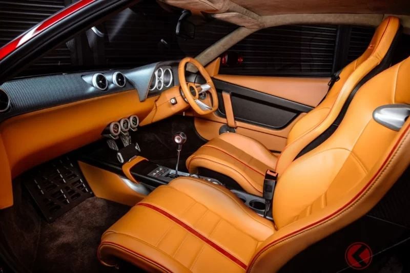 【約27年後經典名車回歸】新款「雙門 sports car」超厲害！搭載「480匹馬力」V8 NA engine × 6-speed MT！採用「跳燈（pop-up headlights）」與豪華內裝的復古設計！Ferrari F355客製改裝「355 by Evoluto」英國規格引發關注！