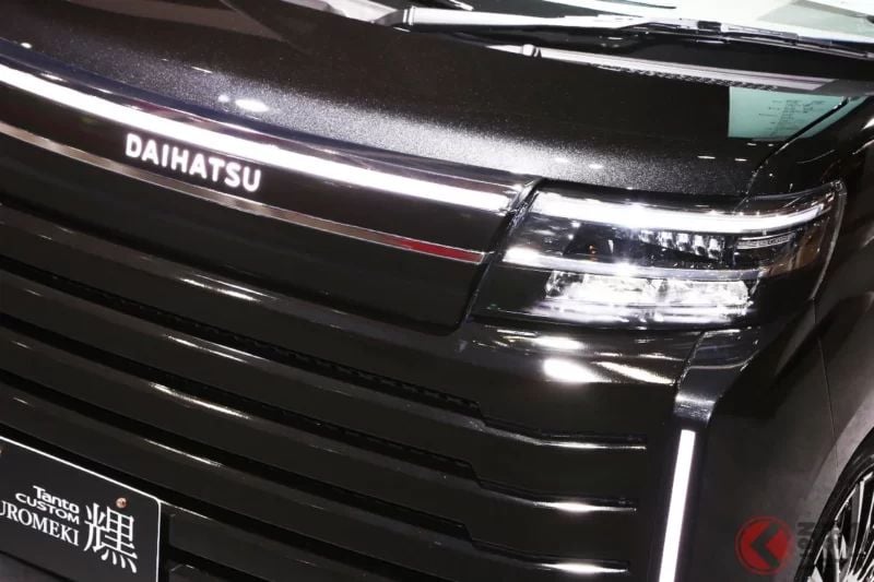 已經不像輕型車了！關注這台來自Daihatsu的創新「高級輕型Wagon」！擁有宛如Alphard的超大水箱護罩，以及會發光的Daihatsu廠徽超帥！Tanto Custom「ChroMeki」東京改裝車展概念車，期待未來量產上市！