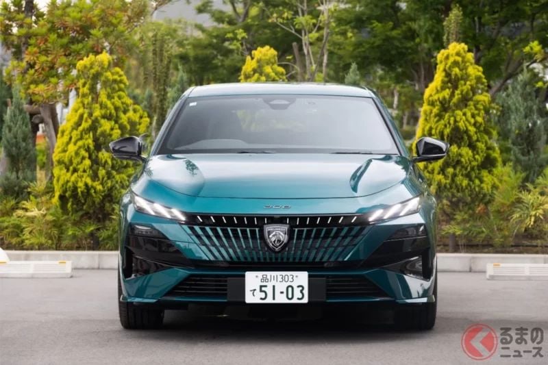 每公升可跑約21公里！全新「5門compact car」詢問度暴增！擁有「Corolla」級車身尺寸並搭載1.2L turbo引擎！外型銳利帥氣的Peugeot「308」大幅改款車型成為經銷商熱門話題！