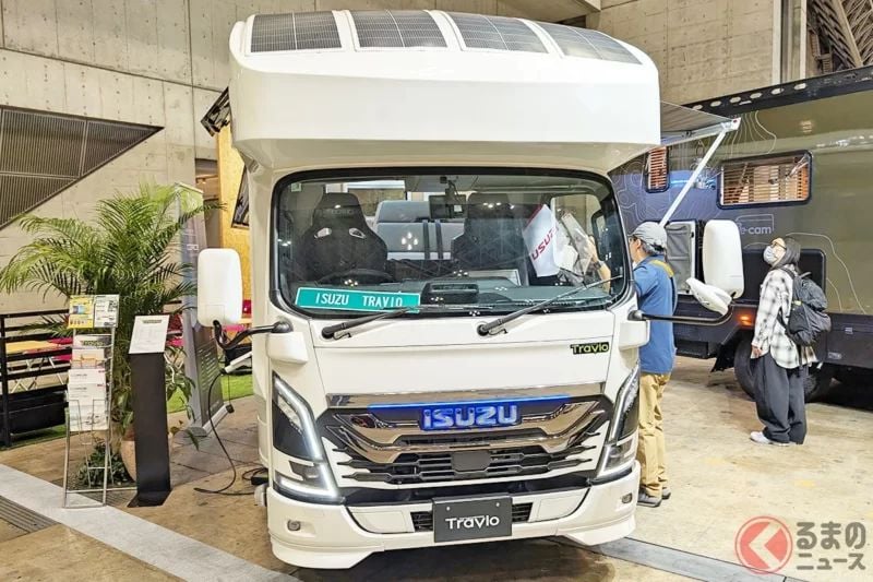 Isuzu新型「“可乘坐6人”卡車」！全長5公尺級「剛剛好的尺寸」車內還能睡覺的驚人規格！只需AT限定＆普通駕照也能「駕駛OK」的VANTECH新型「“Travio” Coro Ribes」登場！