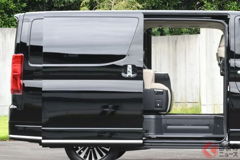 豐田嶄新「“4排8人座”FR MPV」令人驚艷！ 「超越 Alphard」的巨大車身搭配「超寬敞豪華內裝」！ 搭載柴油渦輪增壓引擎，曾推出“3排6人座”版本的「GranAce」再次受到關注！