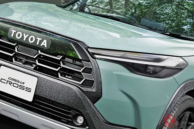 Toyota新型「Corolla Cross」發表引發熱烈迴響！「一點都不像Corolla！」「竟然有3種不同車頭造型太厲害了…」驚訝聲不斷！採用超帥氣「黑色面罩」設計的「新越野風格車型」也登場！特別車型「Z“Adventure”」受到高度關注！