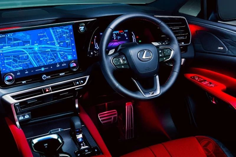 Lexus豪華「中型SUV」頂級車型超厲害！ 奢華內裝大量採用「專屬真皮」打造！ 還搭載超強勁的「Turbo × Hybrid」動力系統！ 最新「RX500h」F SPORT版本到底有什麼魅力？