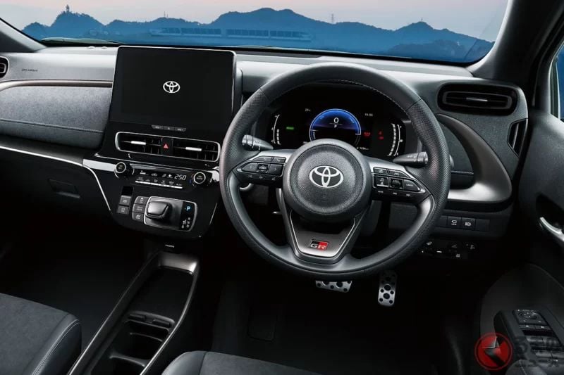 每公升可跑34公里！Toyota新款「Compact Car」發表引發熱烈迴響！「明明很運動化卻超省油！」「感覺開起來很有樂趣」等好評不斷！眾所期待的「Sport版本」回歸，讓新款「Aqua」成為關注焦點！