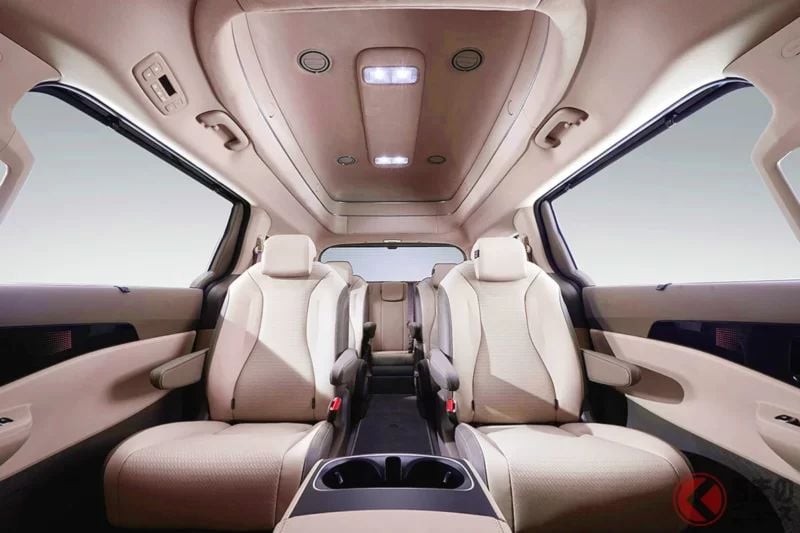 便宜約 123 萬日圓的全新「9 人座 Minivan」引發大量討論！車長達 5.1m 超越「Alphard」，搭配高車頂設計，網友表示「車內空間應該很寬敞」、「還有 V6 引擎很棒」！起售約 573 萬日圓的 Kia「Carnival High Roof」受到高度關注！