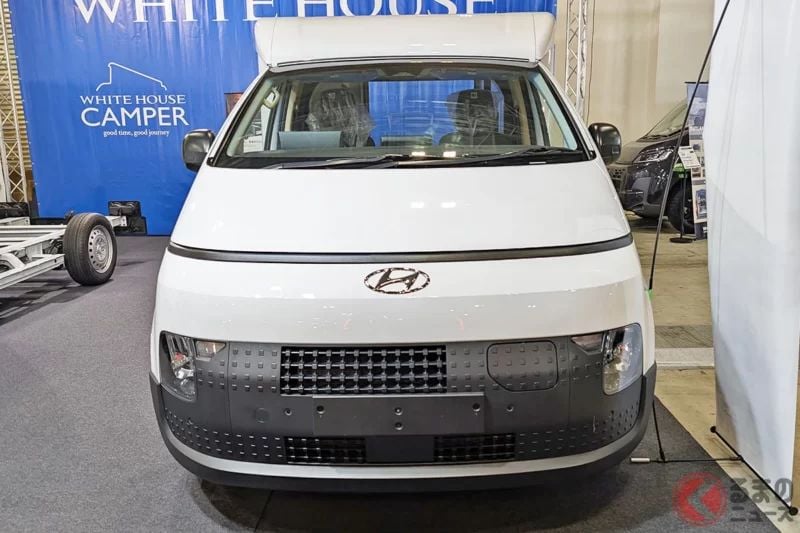 令和時代的「Estima!?」實車展示！創新「蛋型車身」超帥氣！配備冰箱、電視皆可自由使用，還能供電的「超舒適」客廳空間！White House Camper 的「Hyundai 次世代 EV Camper」ST1 Concept 受到高度關注！