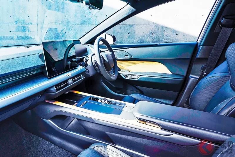 Lexus 新款「豪華房車」登場！睽違 8 年全面更新的「超舒適」規格＆搭載「342 匹馬力」極速 4WD！配備豪華「後座 Ottoman」與「全球首創」功能的新款 ES，兩款頂級車型「790 萬日圓」即可入手，備受矚目！