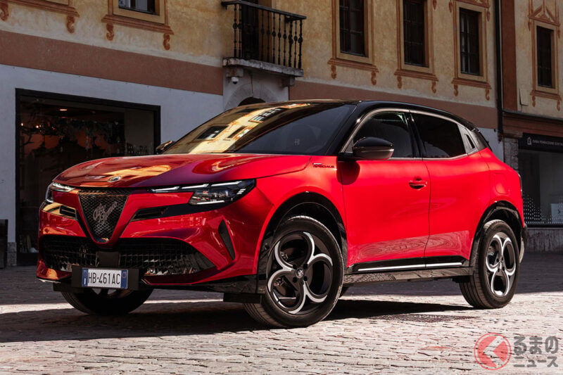 1公升可跑「23km」的新款「小型SUV」開賣！全長4.2m級車身搭載1200cc「渦輪」！「運動化」Alfa Romeo「Junior Ibrida Sport Speciale」登場