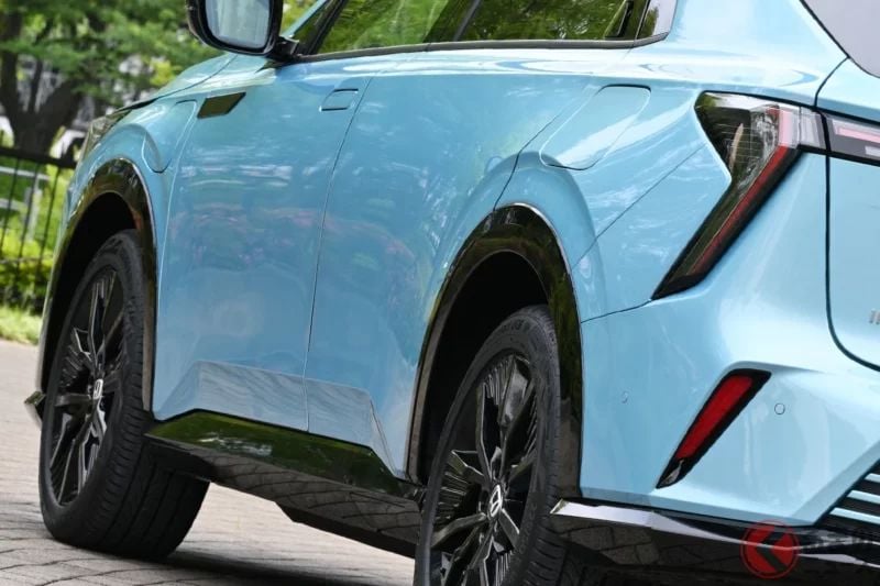 與「Harrier」同尺寸的「Coupe SUV」備受矚目！ 流線型車身×「平板風」大型顯示器展現先進科技感！ 完全蛻變成「截然不同的車款」的Honda新型「Insight」究竟是什麼？