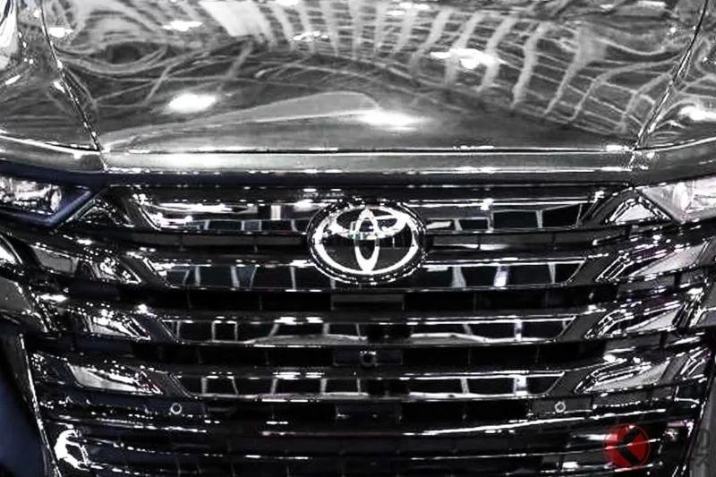 Toyota「Vellfire」的「Sedan版本」登場!? 「全長5m級車身」搭載「V8引擎」！ 「超有魄力車頭」＆「豪華白色內裝」也很吸睛！ 以 Lexus「LS」為基礎打造的 NATS「大型Sedan」受到矚目！