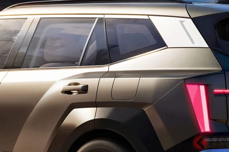 睽違6年全面更新！「RAV4」尺寸的「全新中型SUV」首度亮相！全長4.7公尺的「方正又硬派」車身超吸睛！採用新穎「發光車頭」設計的 Hyundai「Tucson」登場