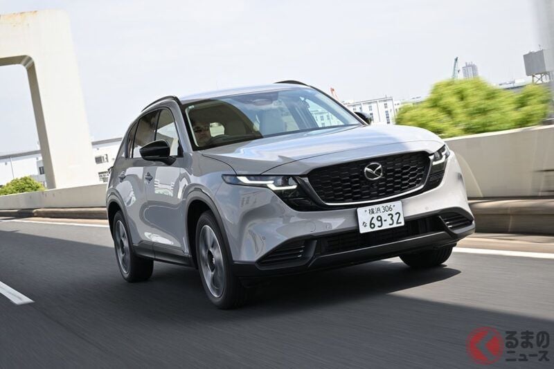 Mazda全新「“劃時代”SUV」受矚目！全長不到4.7m的“剛剛好”車身採「品牌首見的劃時代系統」＆“寬敞後座空間”的高質感內裝！睽違9年重生的「CX-5」很厲害！