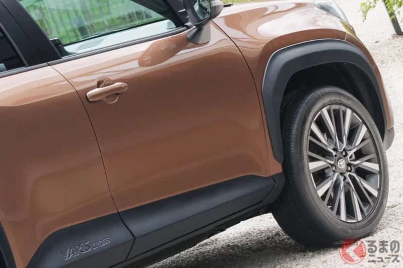 Toyota新款「Yaris Cross」即將登場！車身同色「創新水箱護罩」×全新導入運動座椅！搭載強勁動力單元、駕駛表現超亮眼的「最新英國版本」有哪些變化？