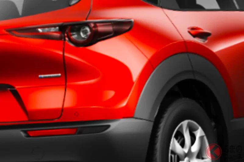 便宜111萬日圓！Mazda發表新型「Compact SUV」！取消柴油引擎、全車改採HV＆帶來輕快駕馭感！「安全配備」更加豐富，CP值超高的「最便宜車型」！入門版本「CX-30 20C」究竟如何？
