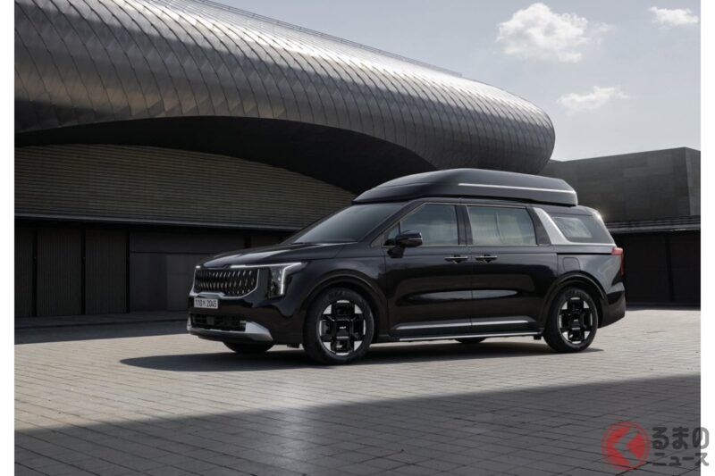 比一般版貴約359萬日圓（約新台幣71.8萬元）的最新「4人座MPV」引發熱烈迴響！ 車長5.1m級比Alphard還大 網友驚呼「第一次聽說有腳部按摩」「後座只坐2人太奢侈」！ Kia「Carnival Hi Limousine」韓國規格有何特色？