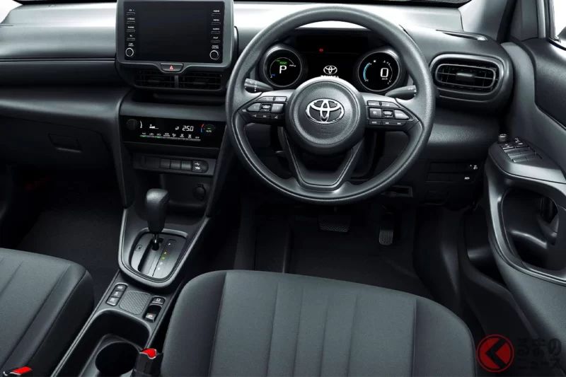 便宜122萬日圓！ Toyota 新型「Yaris Cross X」超厲害！ 高 CP 值的「入門車型」也標配「先進安全」！ 新車212萬日圓起就能入手的「超值車型」魅力入門等級「X」究竟如何？