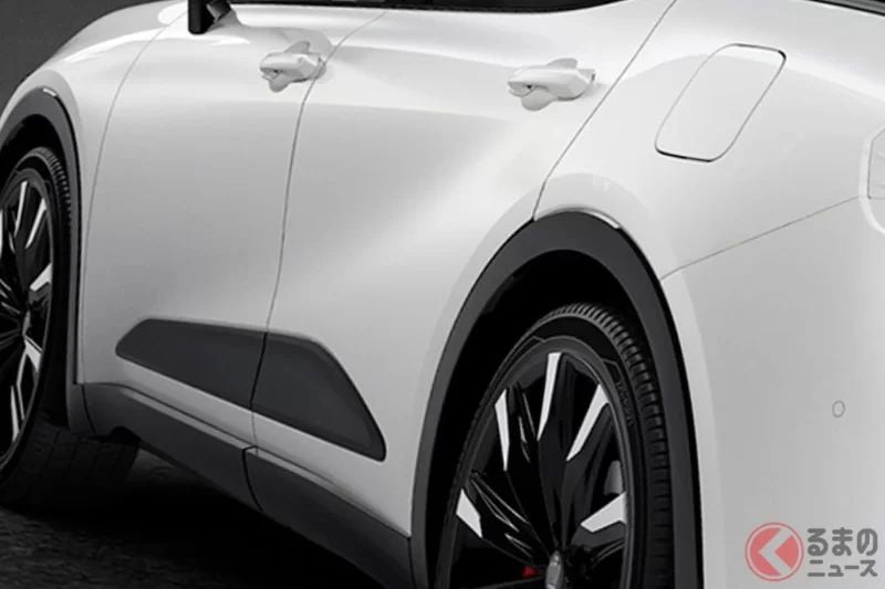 Toyota新款「Crown」即將登場！重新設計車尾造型＆新增鍍鉻部件提升厚重感！進化版「Crossover」有哪些變化？