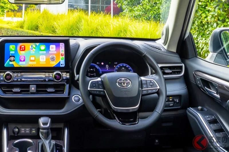 Toyota新型「豪華“7人座”SUV」超厲害！ 全長4.9m的Land Cruiser採用「媲美Land Cruiser」超有氣勢車身！ 車頭造型像「RAV4」？ 主打“3排座椅”的「新型Highlander」是什麼？