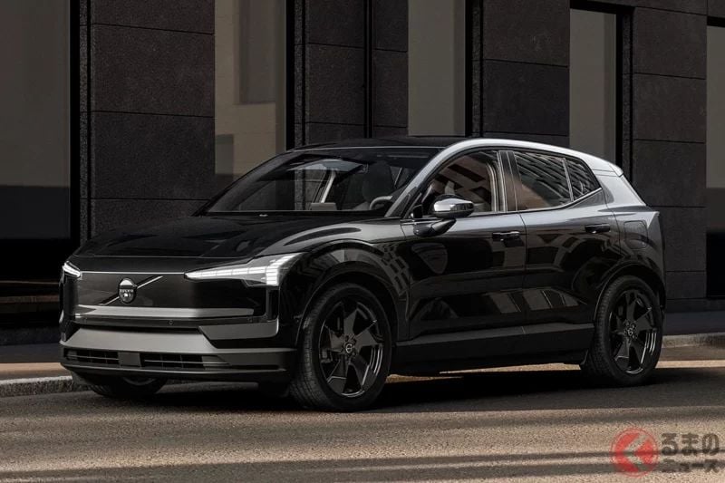 「後輪驅動」全新Compact SUV上市！車長4.2公尺的「剛剛好尺寸」搭載強勁動力系統！主打「黑色」內外裝的Volvo「EX30 Black Edition」登場