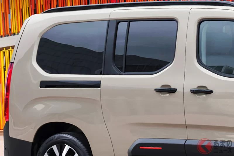 睽違3年復活的「Sand Color」新款「3排7人座Minivan」引發熱議！車身比「Voxy」稍大，還採用便利的「Sliding Door」！同時提供5人座車型的Citroen「Berlingo」備受矚目