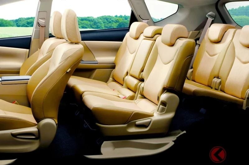 Toyota「7人座Prius」太厲害！流線型長車身融合「3排座椅×超低油耗」！還能輕鬆塞進「4個大型Golf球袋」的寬敞行李廂也很有魅力！「Alpha」實力究竟如何？