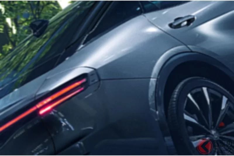 Toyota新型「4WD車型」上市！「外觀設計全面更新」×馬力提升×油耗改善，進化幅度備受矚目！ 內裝也更加豪華的「Crown Crossover」令人驚艷！