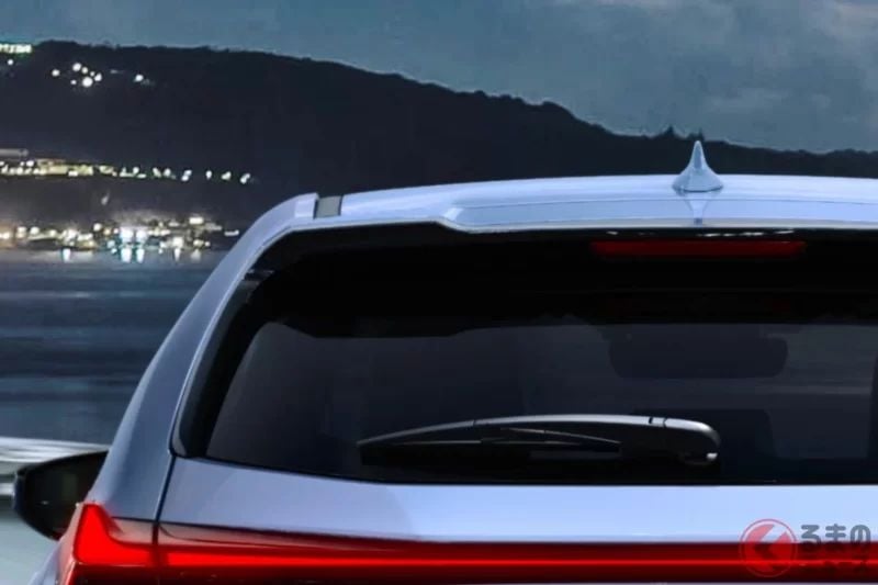 Lexus全新「剛剛好的最便宜SUV」上市！雖然比頂級車款「便宜54萬日圓」，卻採用「Lexus首見內裝」！「專屬設計外觀」也超帥氣！「UX300h Shining Essence」成為注目焦點！