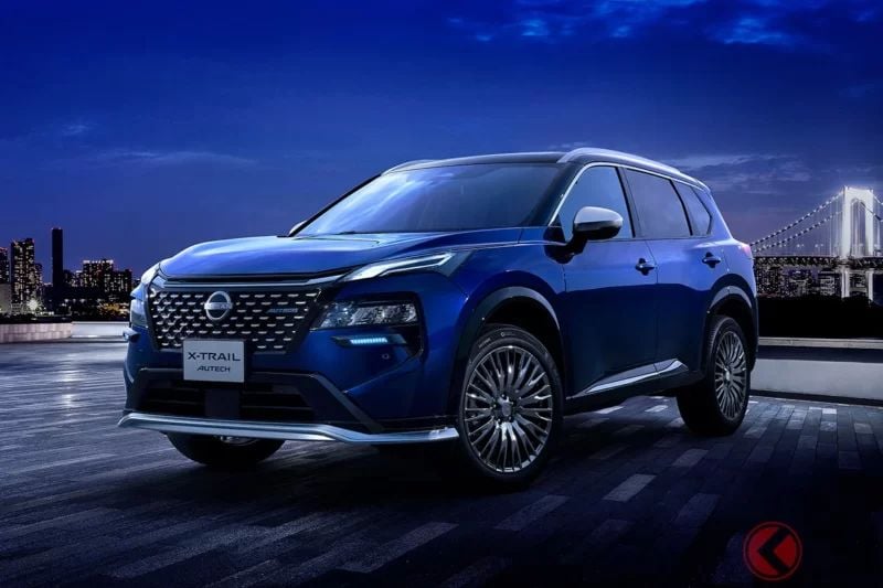 新車536萬日圓！Nissan推出全長4.7m級「新型運動化SUV」！採用搭載Google功能的「大尺寸螢幕」！黑×藍質感內裝也超帥氣的「X-Trail AUTECH」登場