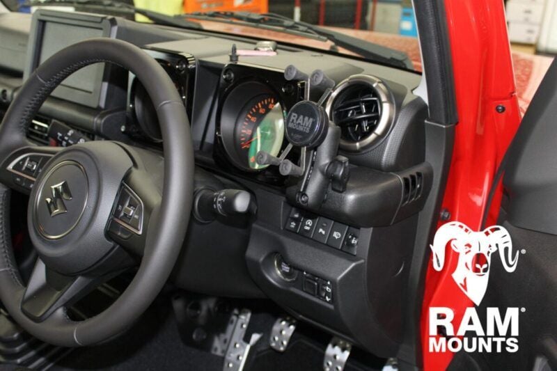 介紹適用 Jimny／Sierra／Nomad 的 RAM Mount 製手機支架